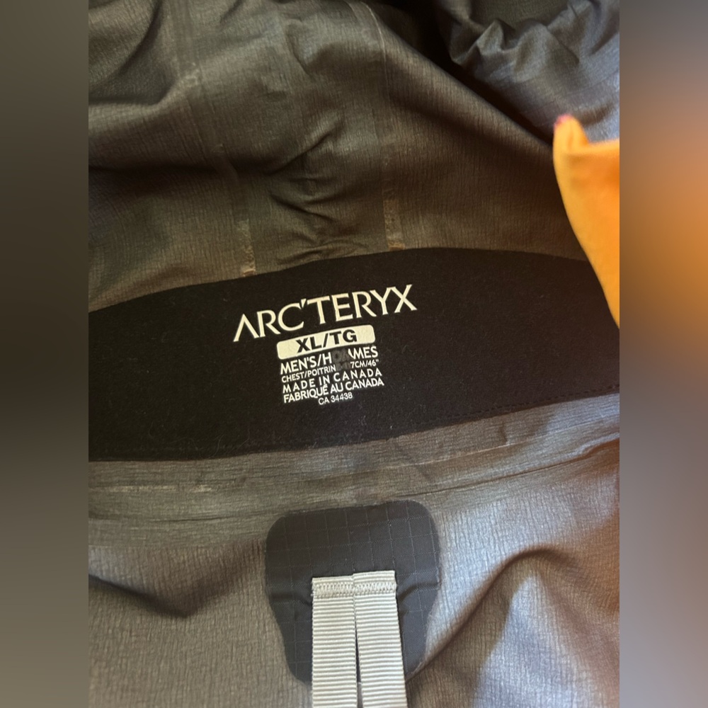 Arc’teryx Men’s Alpha SV Jacket, size XL - Picture 4 of 7